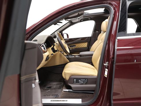 Used 2018 Bentley Bentayga AWD/4WD image 13