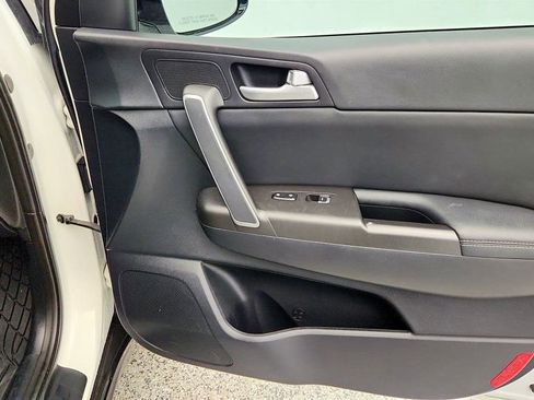 Used 2021 Kia Sportage S image 24