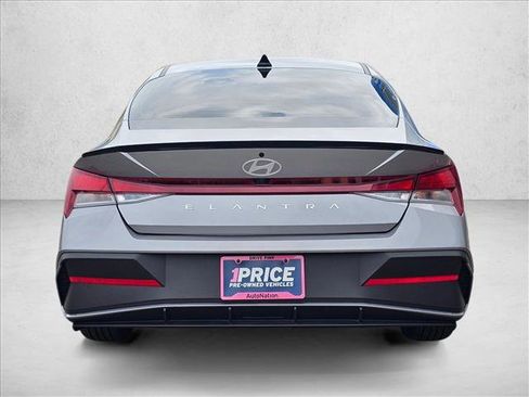Used 2025 Hyundai Elantra Sport FWD image 4