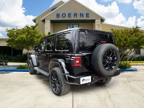Used 2022 Jeep Wrangler Unlimited Sahara AWD/4WD image 3