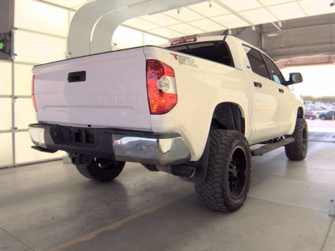 Used 2017 Toyota Tundra SR5 w/ SR5 Upgrade Package RWD image 2