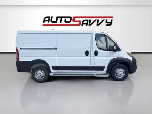 Used 2025 RAM ProMaster 2500 w/ U-Haul Equipment Group FWD image 8