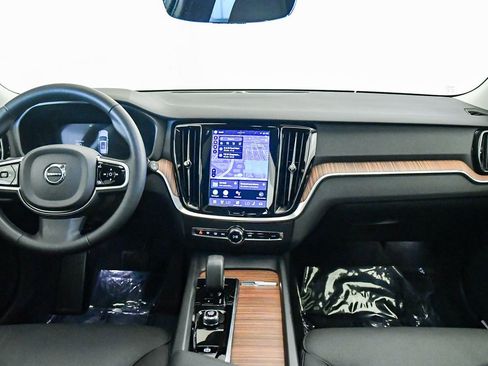 Certified 2025 Volvo V60 B5 Cross Country Plus image 15