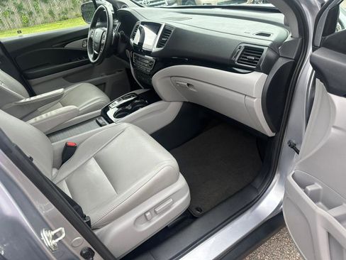 Used 2017 Honda Pilot Touring image 14
