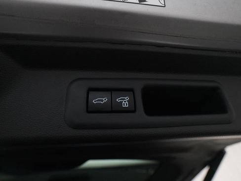 Used 2025 Toyota Sequoia Capstone AWD/4WD image 15