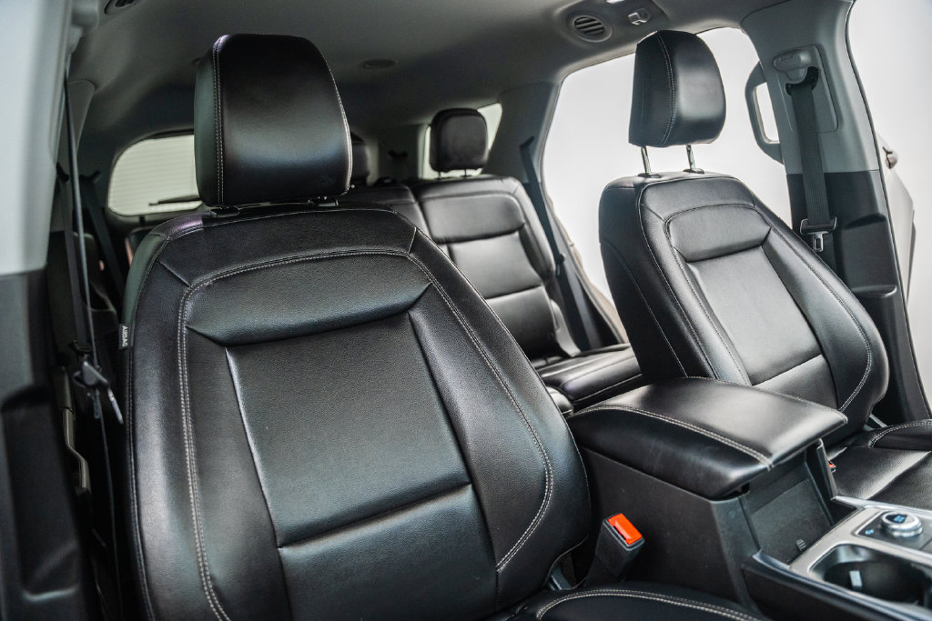 Used 2021 Ford Explorer XLT w/ Equipment Group 202A AWD/4WD image 40
