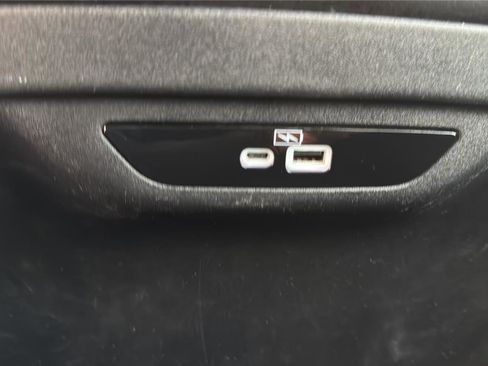 Used 2023 Chrysler Pacifica Touring-L w/ S Appearance Package AWD/4WD image 33