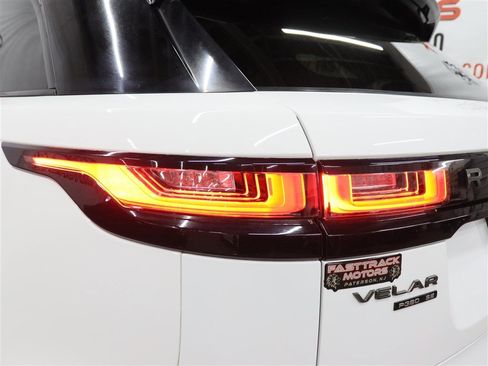 Used 2018 Land Rover Range Rover Velar R-Dynamic SE AWD/4WD image 11