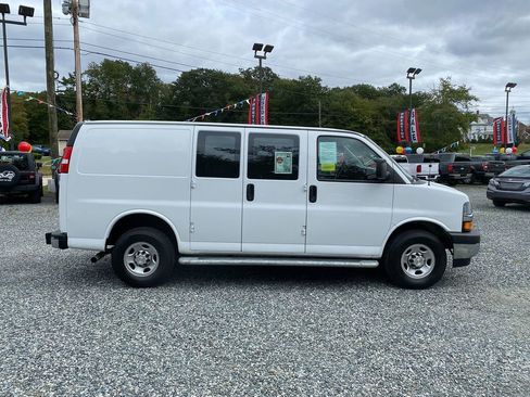 Used 2022 Chevrolet Express 2500 w/ Driver Convenience Package image 6