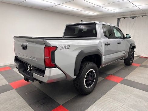 Used 2024 Toyota Tacoma TRD Off-Road image 6