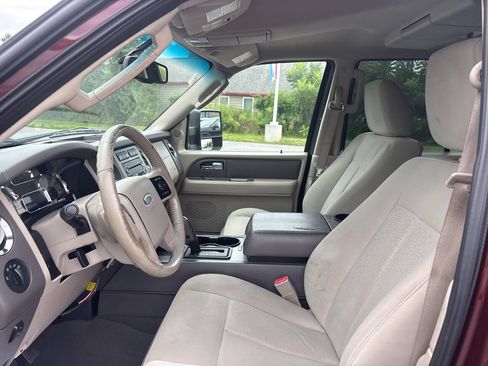 Used 2010 Ford Expedition XLT AWD/4WD image 12