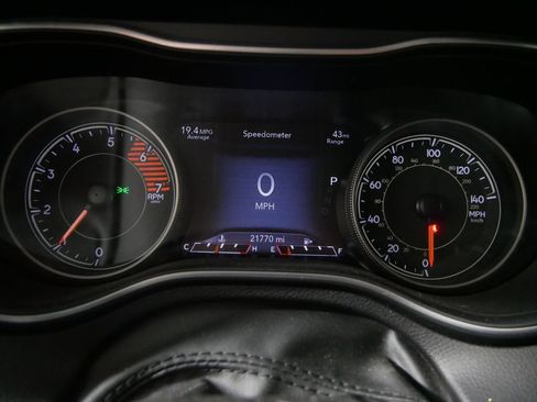 Used 2020 Jeep Cherokee Trailhawk w/ Cold Weather Group AWD/4WD image 29