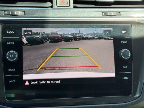 Used 2018 Volkswagen Tiguan SE image 26