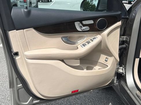 Used 2022 Mercedes-Benz GLC 300 image 10