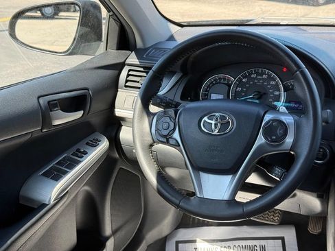 Used 2012 Toyota Camry SE w/ Leather Pkg FWD image 11