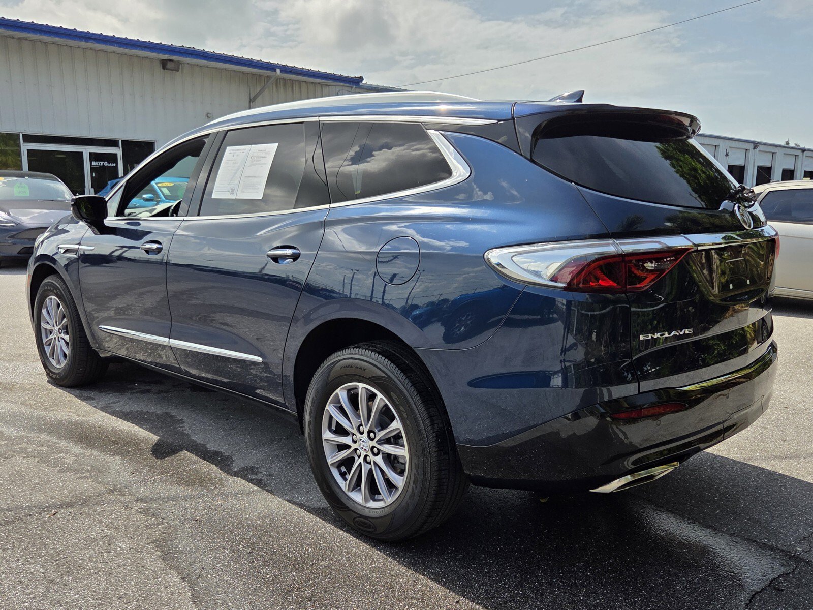 Used 2023 Buick Enclave Essence FWD image 3