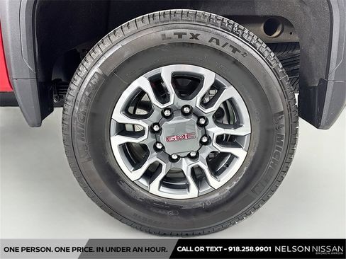 Used 2024 GMC Sierra 2500 SLT w/ SLT Premium Package image 32
