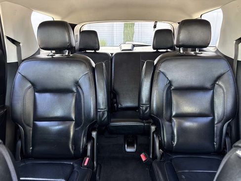 Used 2019 Chevrolet Traverse LT FWD image 29