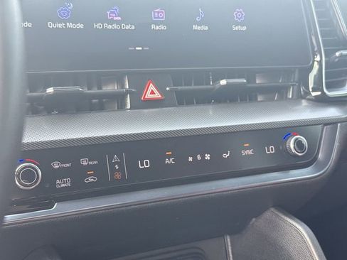 Used 2025 Kia Sportage SX image 18
