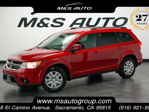 Used 2019 Dodge Journey SE FWD image 1