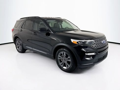 Used 2023 Ford Explorer XLT w/ Equipment Group 202A RWD image 3