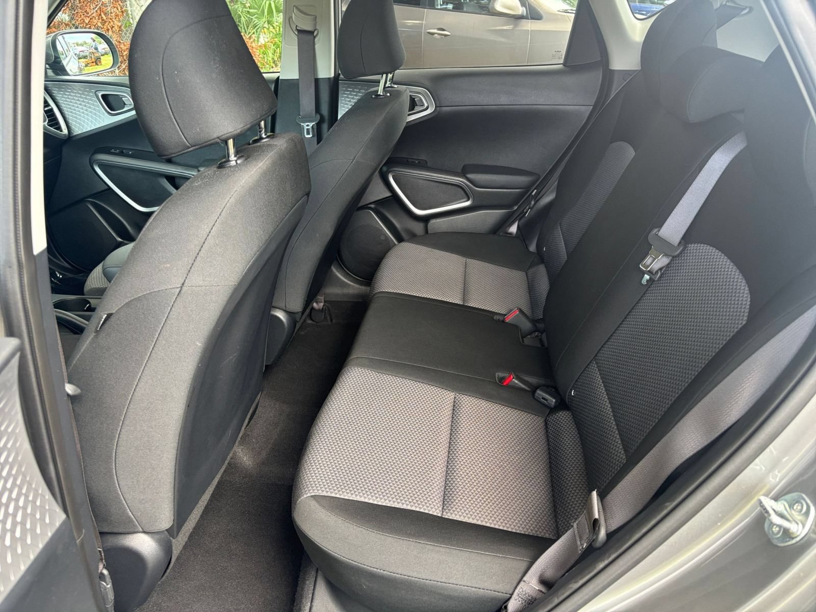 Used 2025 Kia Soul LX w/ LX Technology Package FWD image 22