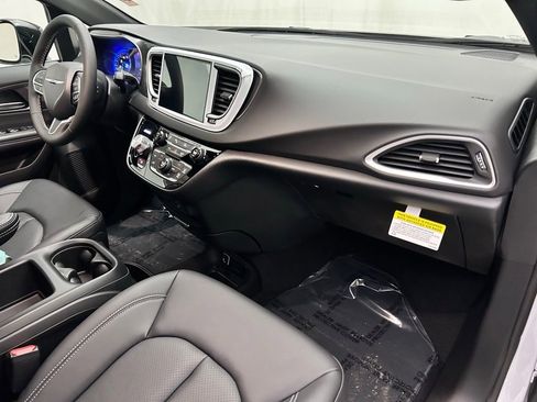New 2026 Chrysler Voyager LX FWD image 19