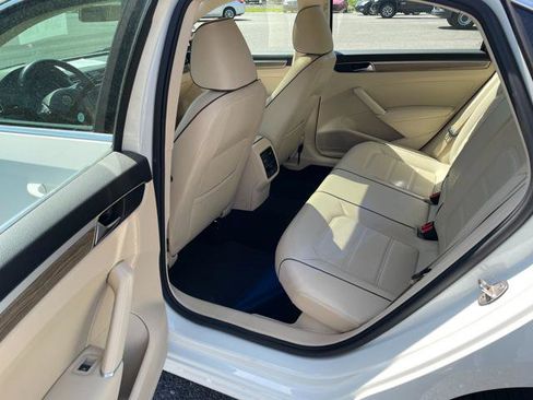 Used 2018 Volkswagen Passat 2.0T SE FWD image 25