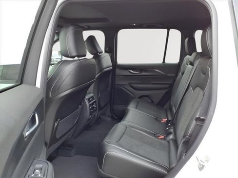 New 2025 Jeep Grand Cherokee 4WD image 12