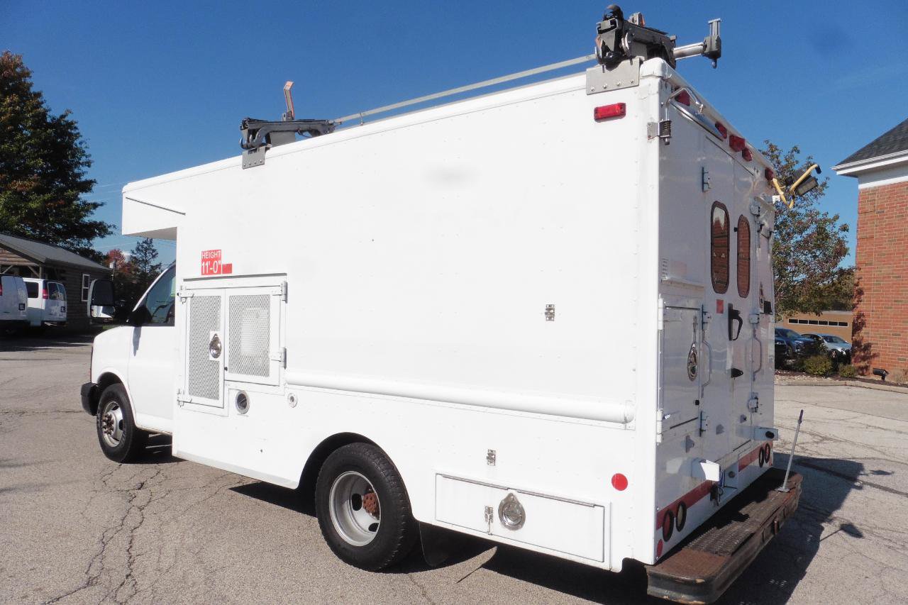 Used 2009 Chevrolet Express 3500 RWD image 2