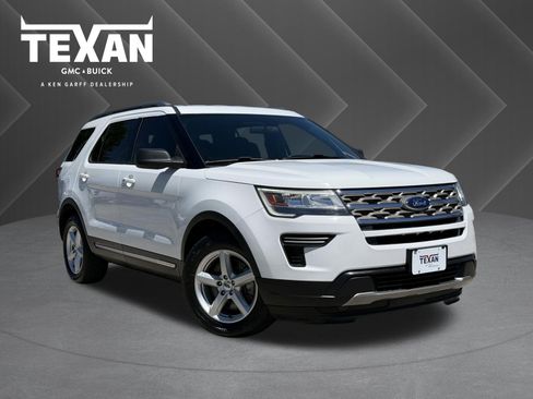 Used 2018 Ford Explorer XLT image 1