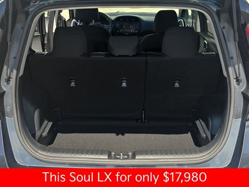 Used 2025 Kia Soul LX w/ LX Technology Package FWD image 18