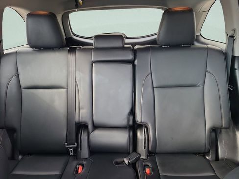 Used 2019 Toyota Highlander XLE image 13
