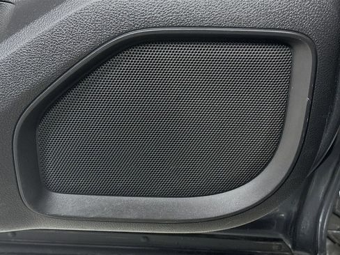 Used 2017 Nissan Titan SV image 18