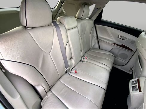 Used 2010 Toyota Venza FWD image 16