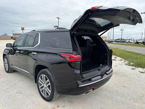 Used 2023 Chevrolet Traverse High Country w/ LPO, Floor Liner Package AWD/4WD image 4