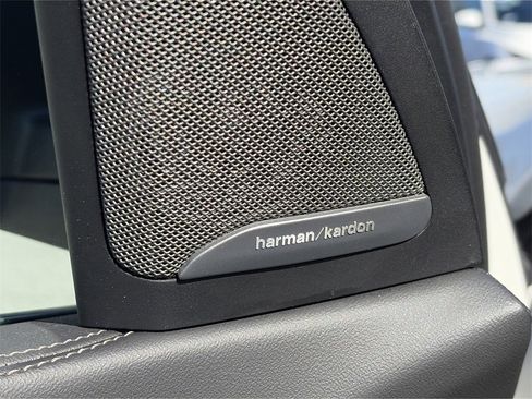 Used 2024 BMW X7 xDrive40i w/ Premium Package image 18