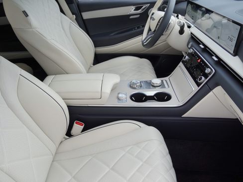 Used 2025 Genesis GV80 3.5T Prestige AWD/4WD image 13
