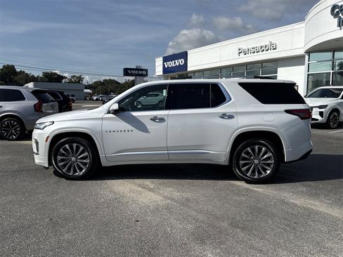 Used 2023 Chevrolet Traverse Premier image 2