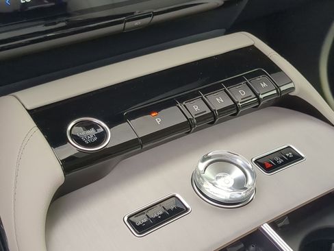 New 2026 Lincoln Navigator L Premier AWD/4WD image 19