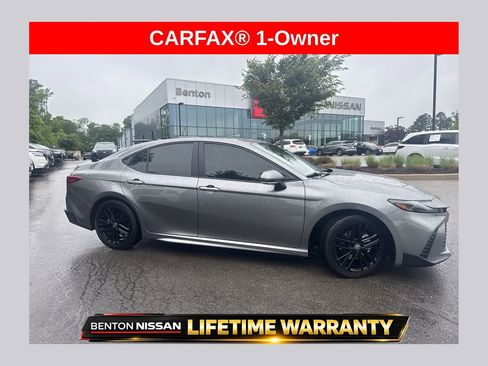 Used 2025 Toyota Camry SE w/ Convenience Package FWD image 1