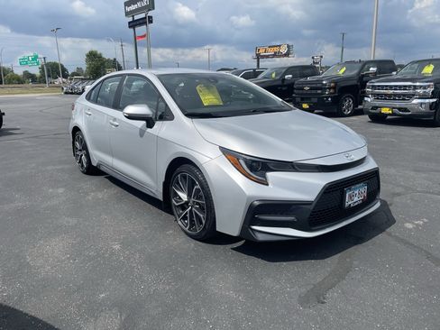 Used 2022 Toyota Corolla SE FWD image 2