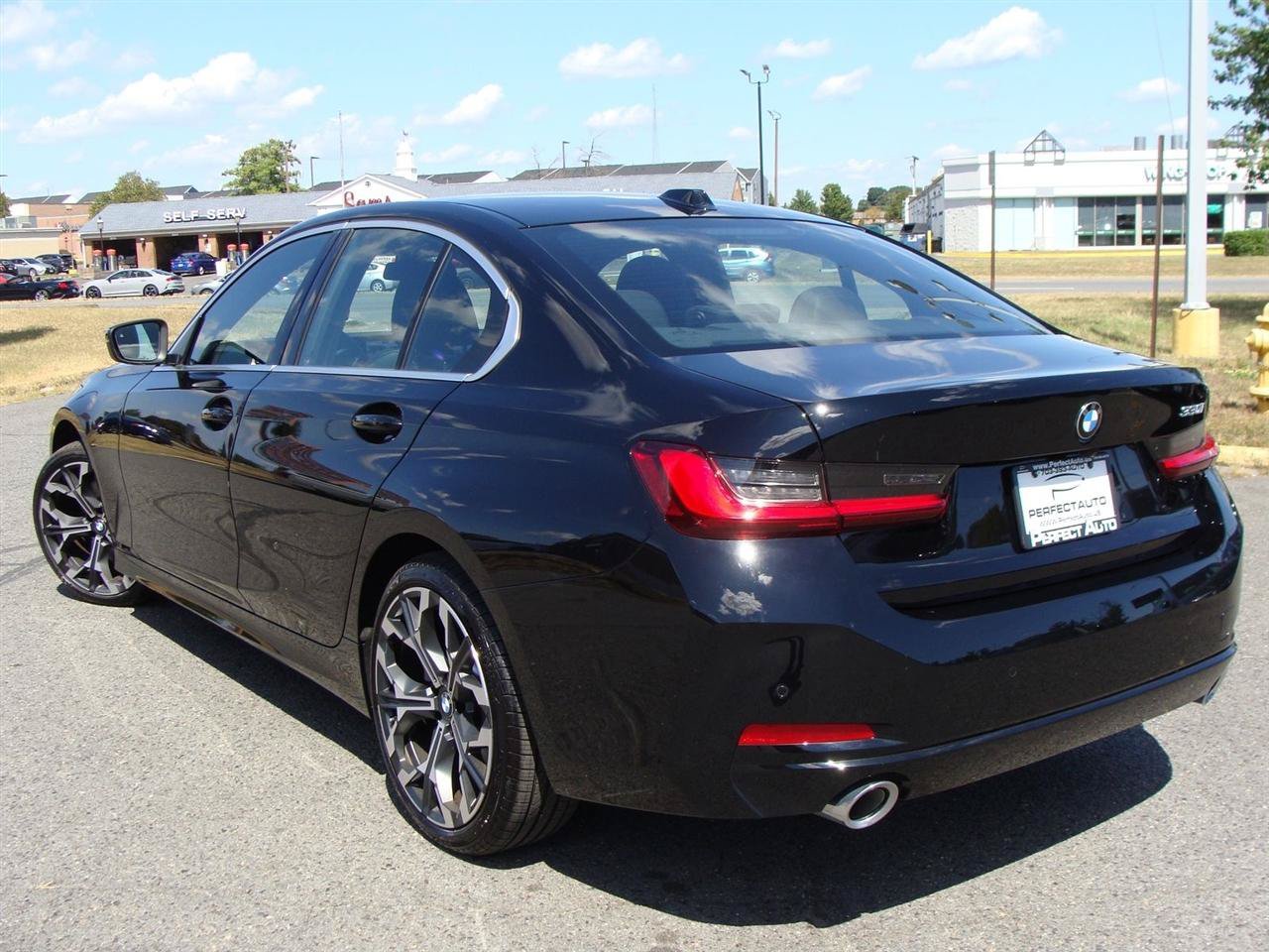 Used 2025 BMW 330i Sedan w/ M Sport Package RWD image 4