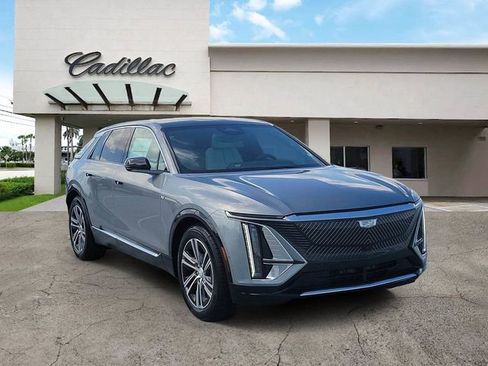 New 2025 Cadillac Lyriq Luxury RWD image 7