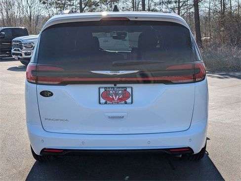 New 2026 Chrysler Pacifica Pinnacle image 6