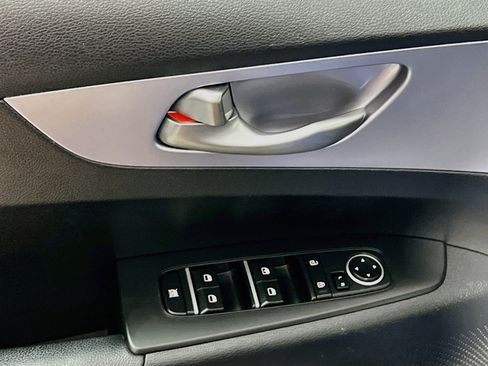 Used 2022 Kia Forte LXS FWD image 16