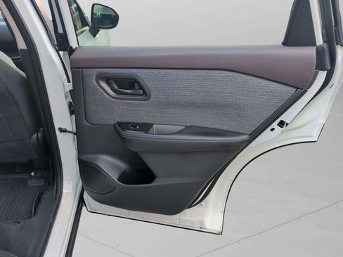 Used 2022 Nissan Rogue S image 33