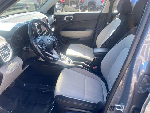 Used 2021 Hyundai Venue SEL w/ Premium Package FWD image 9