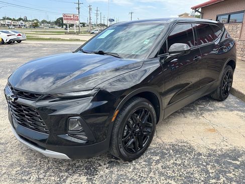 Used 2022 Chevrolet Blazer LT w/ LPO, Black Accent Package FWD image 3