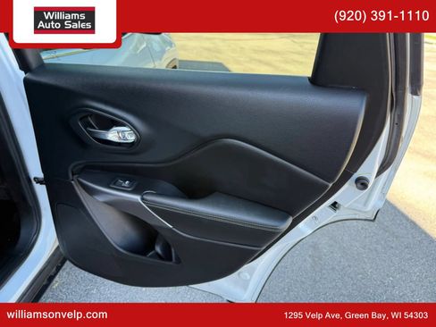 Used 2019 Jeep Cherokee Limited w/ Luxury Group AWD/4WD image 14